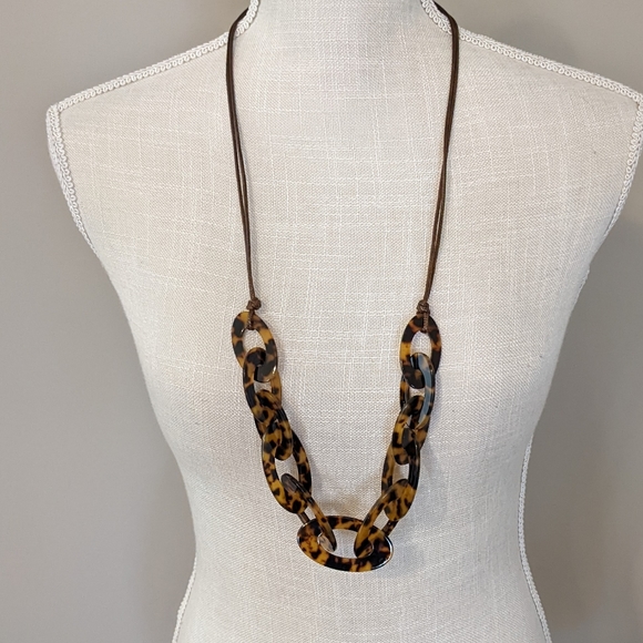 Tortoise shell Chain Link Necklace - Picture 4 of 5